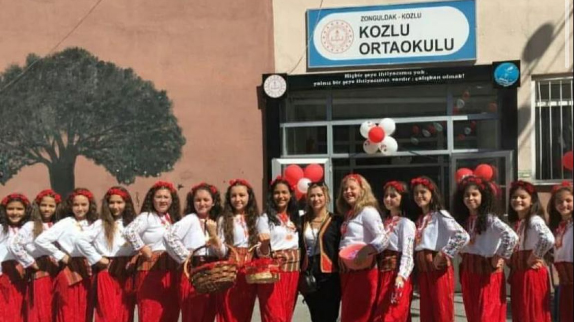 Kozlu Ortaokulu Tekirdağ Yöresi ekibimiz düzenlenmiş olan ilköğretim haftasını çoşku ile kutladı